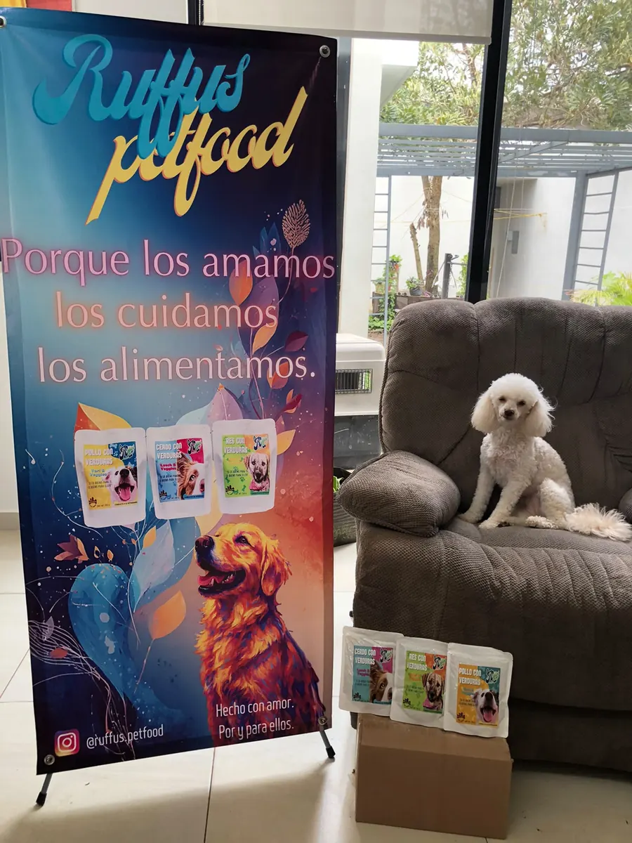 Ruffus stand and pet food